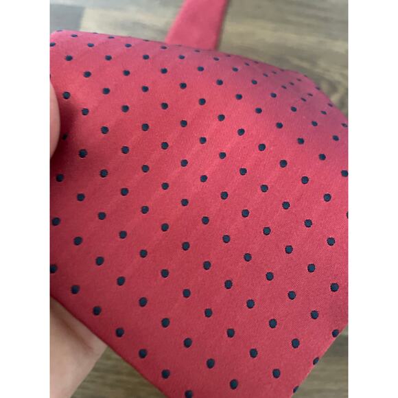BANANA REPUBLIC 100 % Silk Tie Red & Black Mini Dot Pattern - Picture 6 of 10